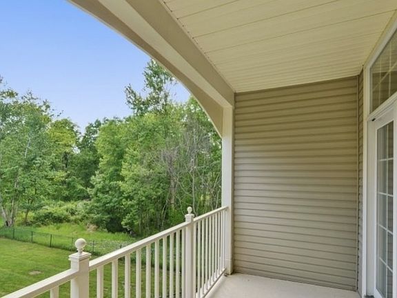 5th image of 117 Crown Ct