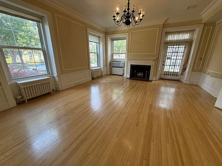 Cass Street Apartments — Photo 3