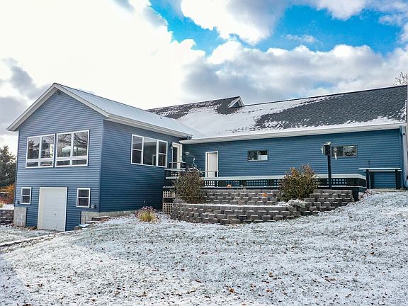 3rd image of 6833 Country Ln SW