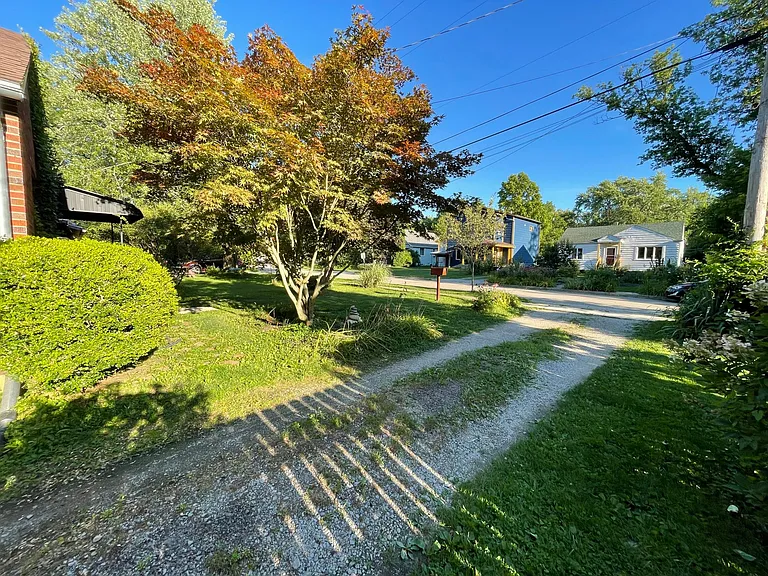 327 W Davis St — Photo 18