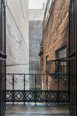 Rented by Bryan L Rozencwaig, LREB | media 29