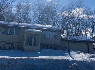 2300 Montana Ave E, Maplewood, MN 55119