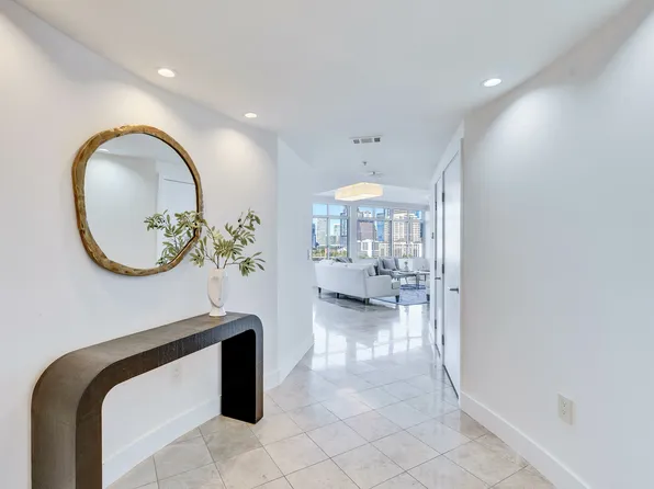 54 Rainey St, Austin, TX