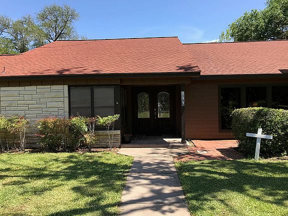 3rd image of 907 Van Ostrand Ln