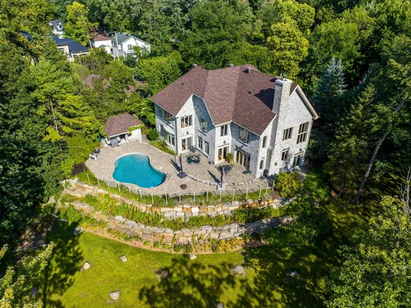 11 Rue #Chateauneuf, De Montraal, QC H9C 2Y5