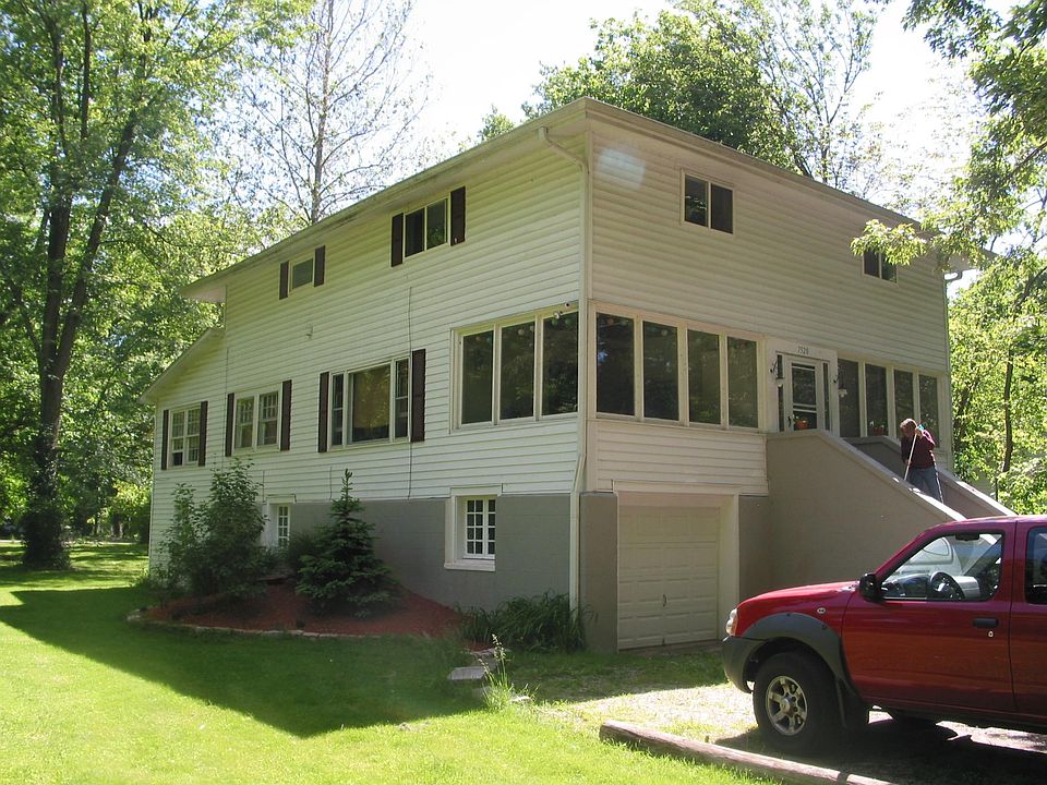 TOP FLOOR UNIT B