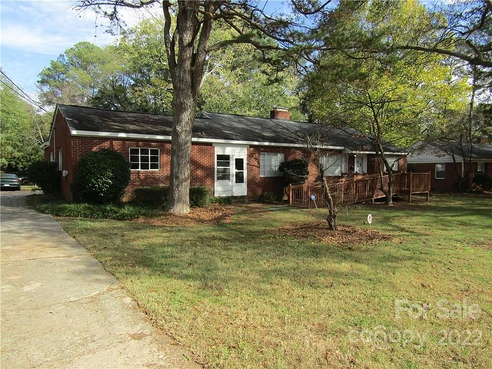 1st image of 504 Hawthorne Ln