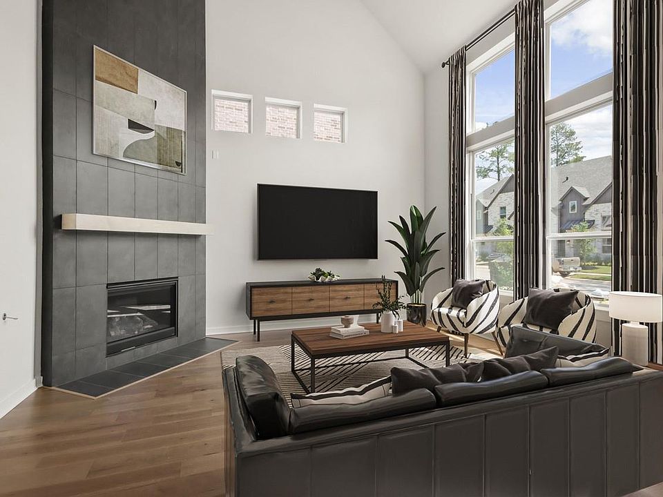 1st image of 321 Fields Ln