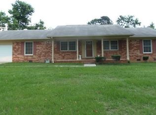 1425 Grandview Dr, Fayetteville, NC 28314