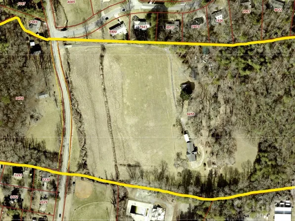 767 New Haw Creek Rd, Asheville, NC 28805