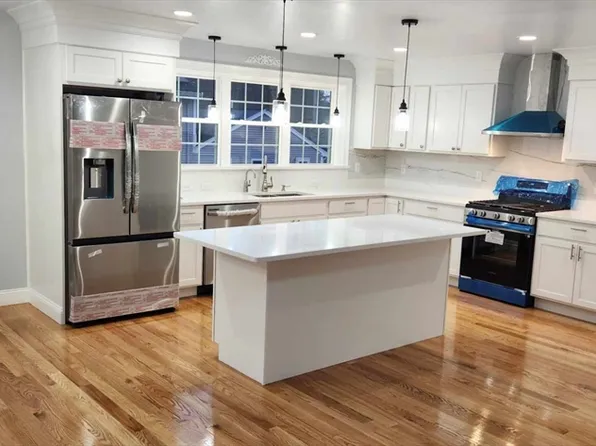 36 Hillside Ter, Dracut, MA 01826