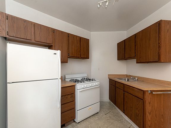 2nd image of 438 W Belden Ave APT 23