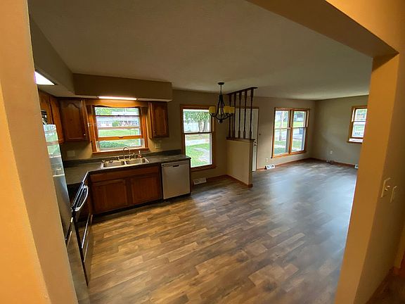 5th image of 36 Briarwood Dr