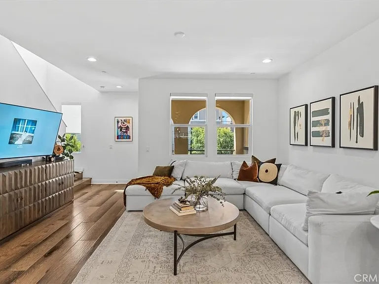 634 Daniel Freeman Cir — Photo 8