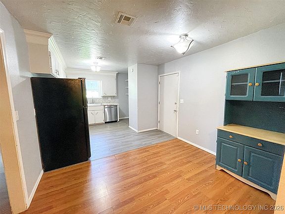 2nd image of 511 W Allen Rd