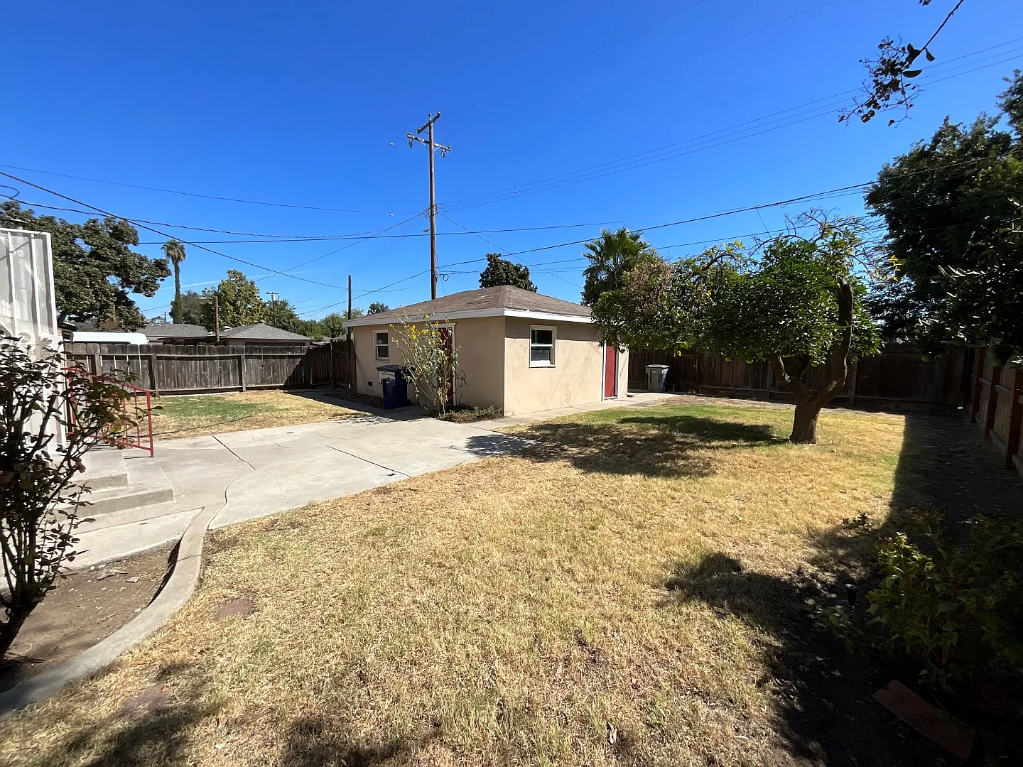 1498 N. Thorne Ave. — Photo 4