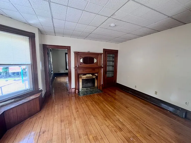 909 State St — Photo 1