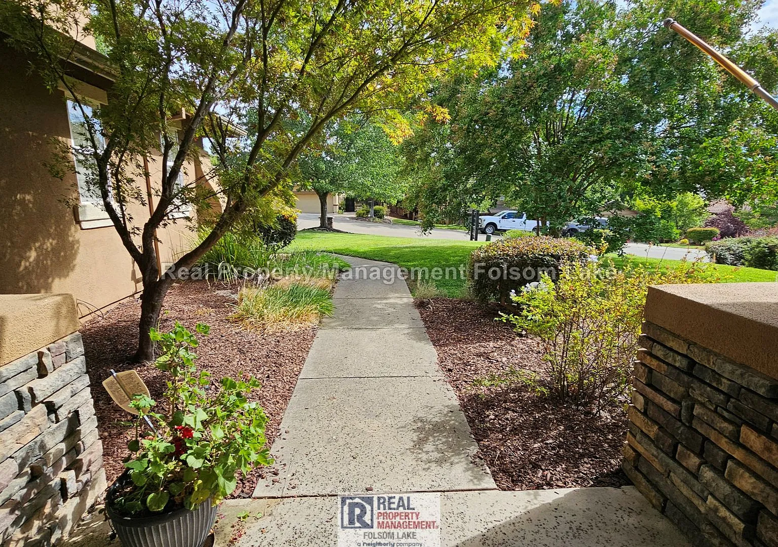 Spacious 5-Bedroom 3-Bath Plus Bonus Room with Pool, Spa & Scenic Views — Photo 3