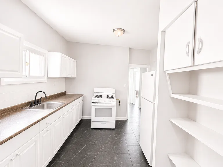 381 Leslie St #1 — Photo 6