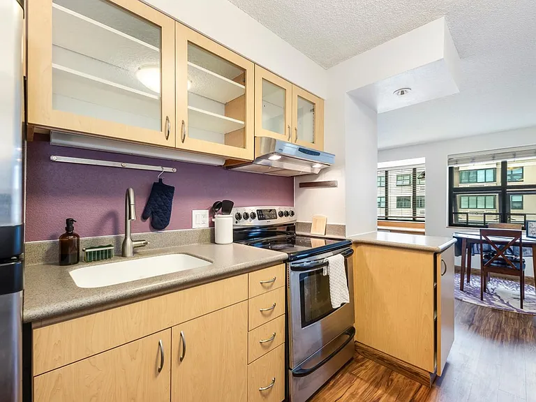 545 Queen St #435 — Photo 2