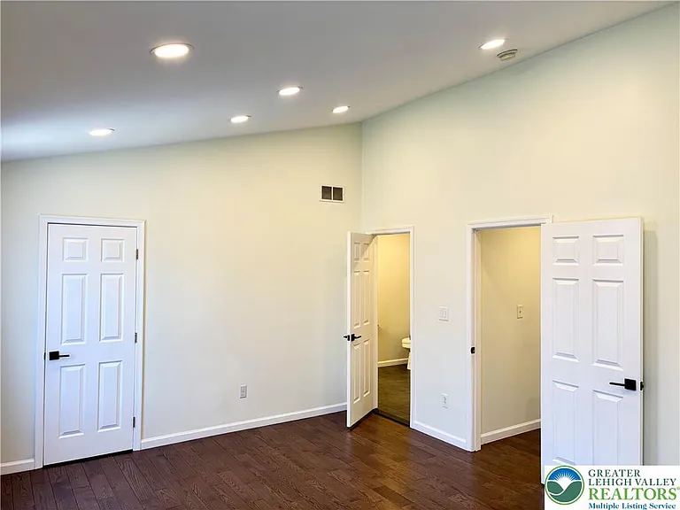 1319 Mohr Cir — Photo 12