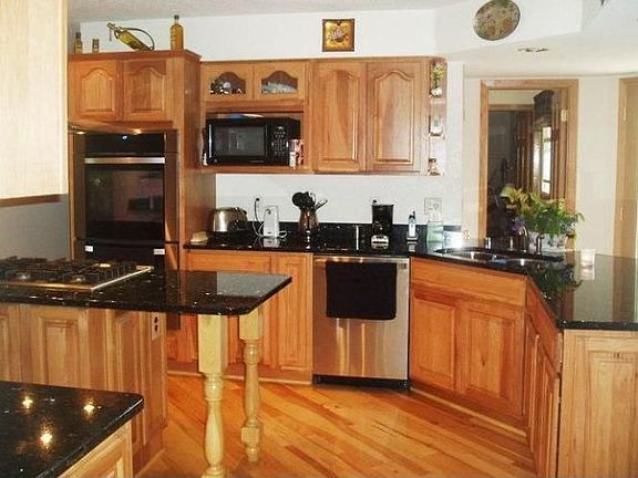 3rd image of W218N14150 Hilltop Ct