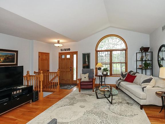 5th image of 3041 164th Ave NE