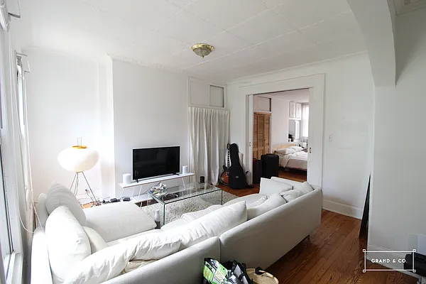 Rented by Grand & Co. | media 32