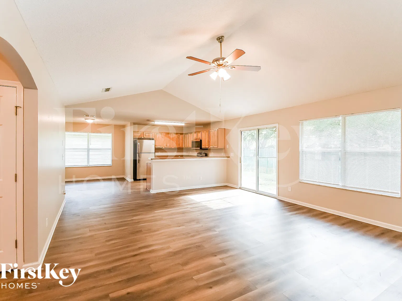 3 bed, 2.0 bath, 1415 sqft, $1,570 — Photo 4