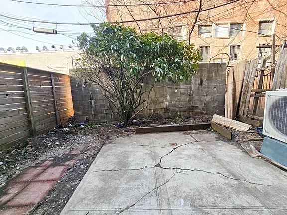 2nd image of 434 Vermont St Floor 1