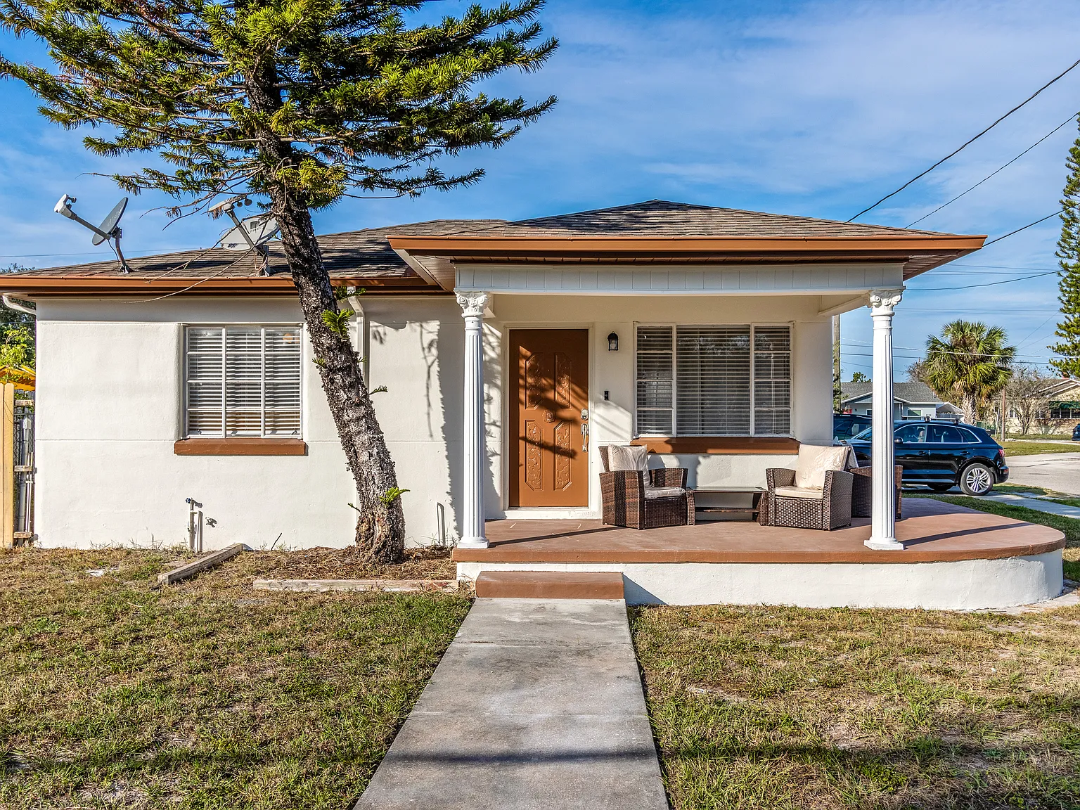 Newly Rehabbed 2-Bed, 1-Bath Retreat centrally located — Photo 4