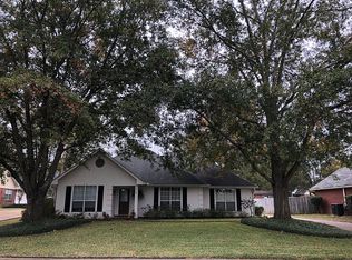 422 Pebble Creek Dr, Madison, MS 39110