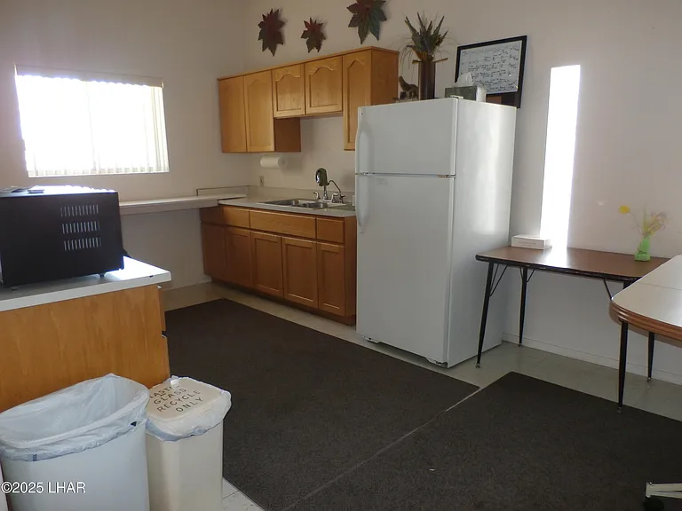 2304 Buckingham Blvd — Photo 32