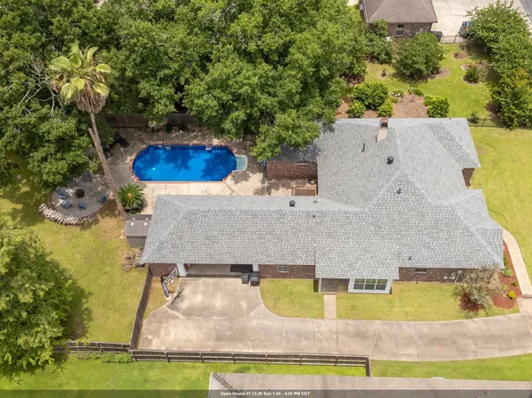 6214 Riverine Dr, Baton Rouge, LA 70820