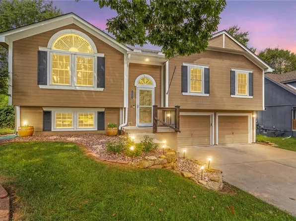 2603 NE Springbrook St, Blue Springs, MO 64014