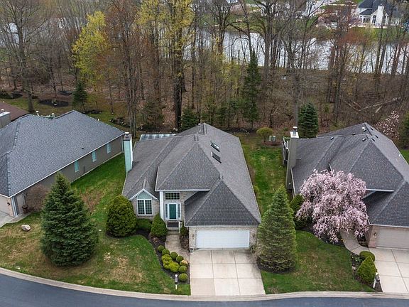 4th image of 63 Sutherland Ct