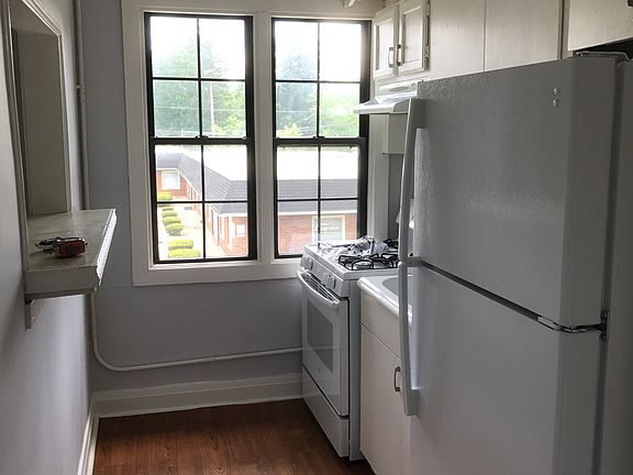 4th image of 27 E Park Blvd APT 5