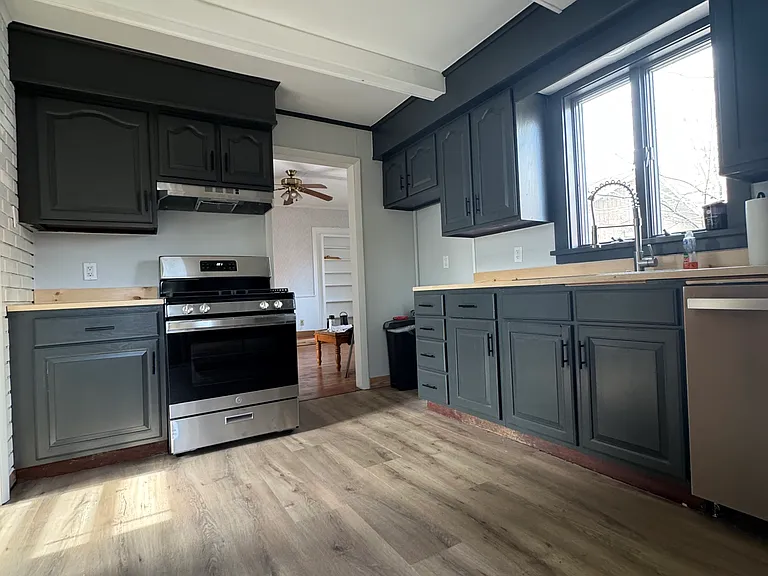 10 Barker St — Photo 8