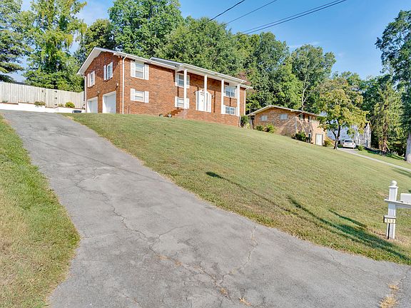 3rd image of 113 Douglas Dr