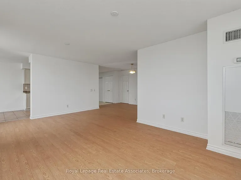 25 Kingsbridge Garden Cir #2424 — Photo 10