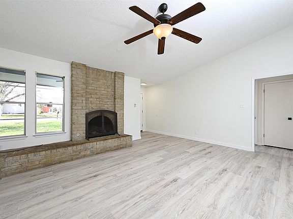 4th image of 404 Northwood Dr