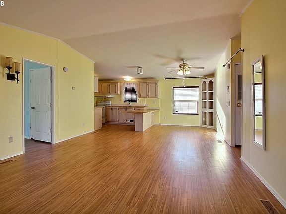 5th image of 7519 NE 53rd St