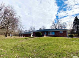 7 S Lake St, Oakford, IL 62673