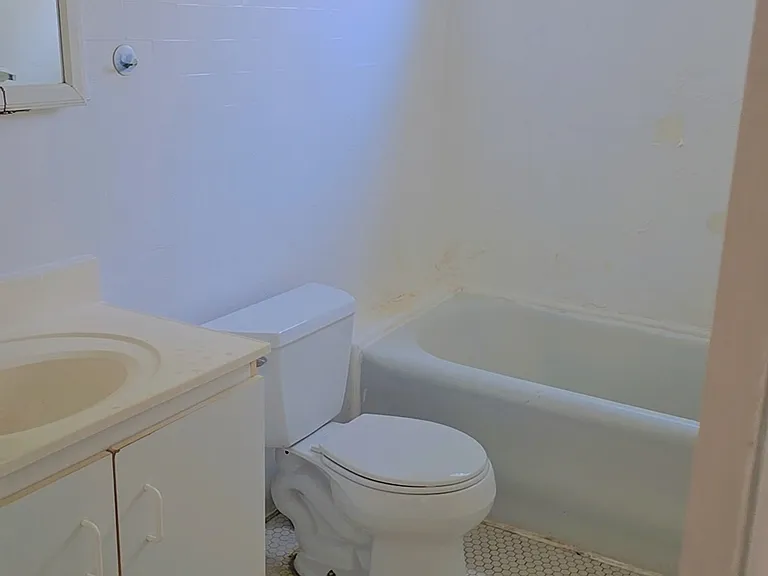 414 Douglas St — Photo 3