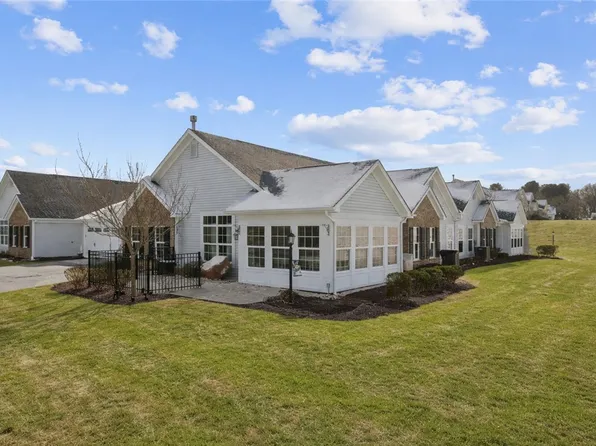 307 Spring Valley Dr, Zelienople, PA 16063