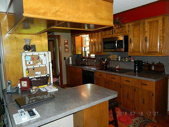 3rd image of 204 N 6th St