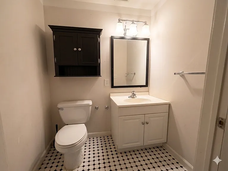 501 Haverford Ct — Photo 15