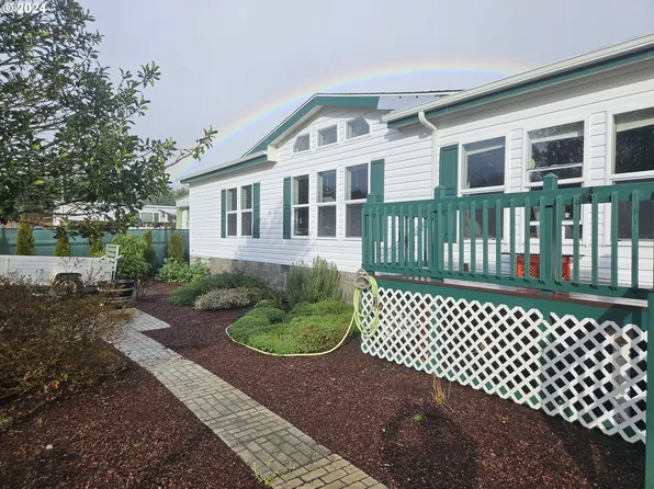 150 N 3rd St, Lakeside, OR 97449