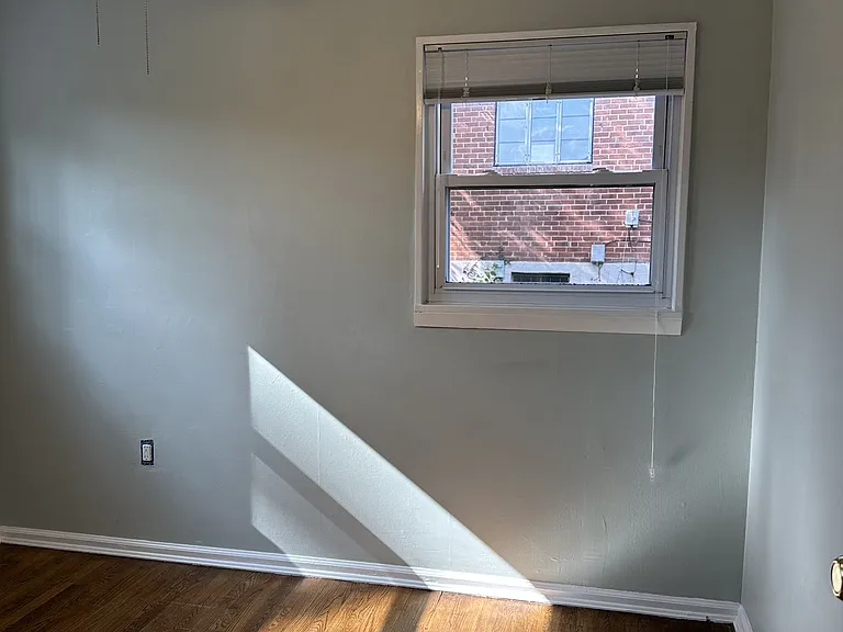 10 N Floyd St — Photo 23