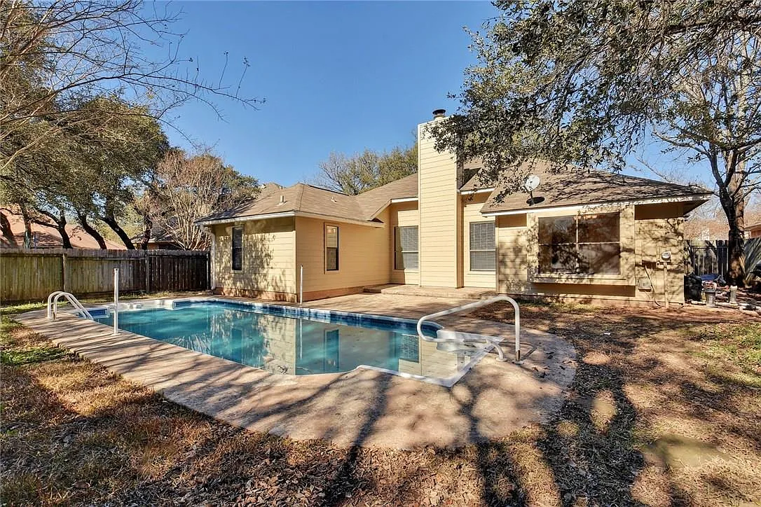 3 bed, 2.0 bath, 1461 sqft, $2,500 — Photo 1